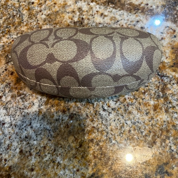 Coach sunglasses just like new - Picture 3 of 7